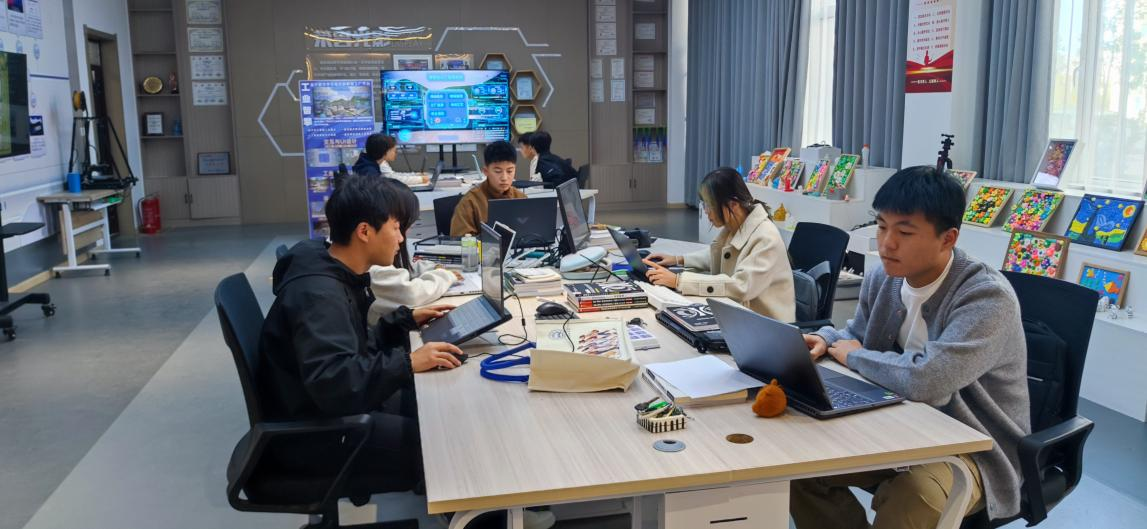 深化合作交流，共育互聯(lián)網(wǎng)技術(shù)人才——天水市職業(yè)技術(shù)學(xué)校到校參觀交流紀(jì)實(shí)